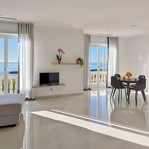  Apartment Cicolombo